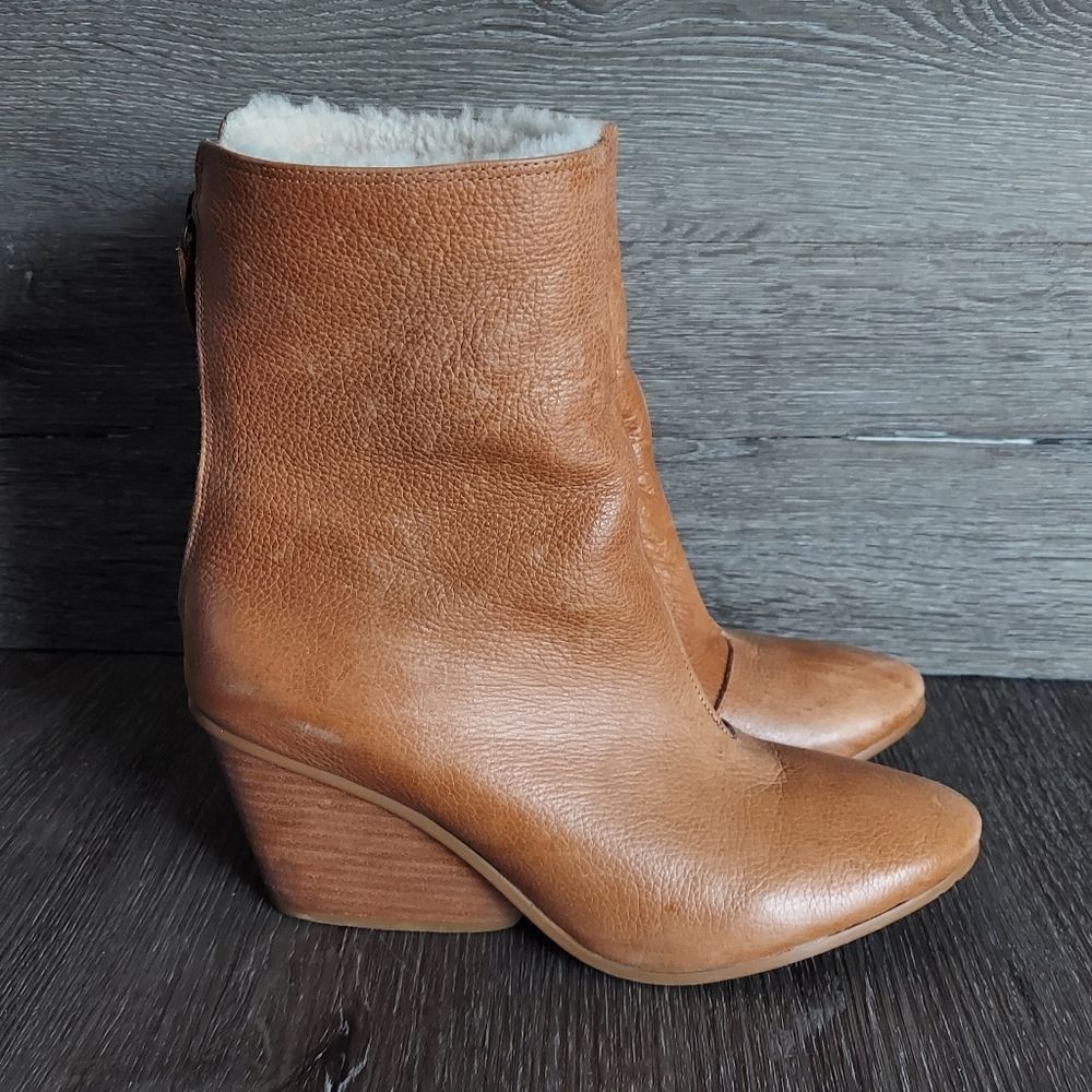 Matisse Sherpa Lined Wedge Heel Ankle Boot Size 7.5